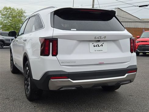 Certified 2025 Kia Sorento S w/ Panoramic Sunroof Package FWD image 19
