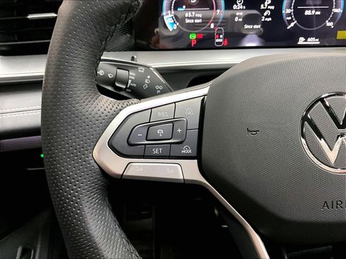 New 2026 Volkswagen Tiguan SE R-Line image 17