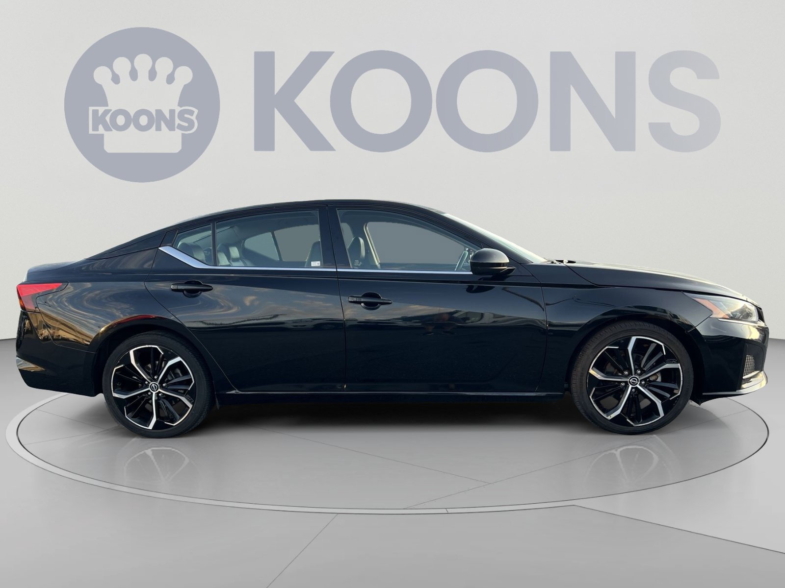 Used 2024 Nissan Altima 2.5 SR FWD image 8