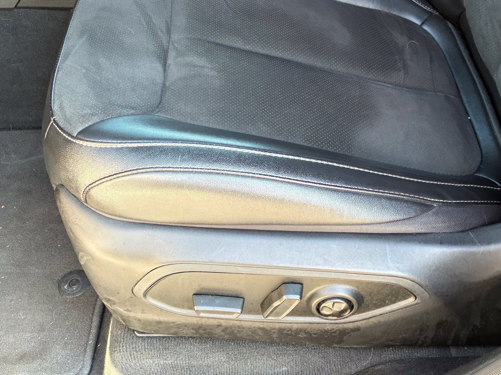 Used 2024 Jeep Grand Cherokee Altitude RWD image 13