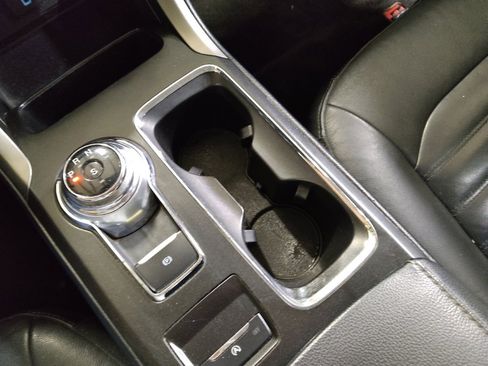 Used 2017 Ford Fusion SE w/ Fusion SE Technology Package image 26