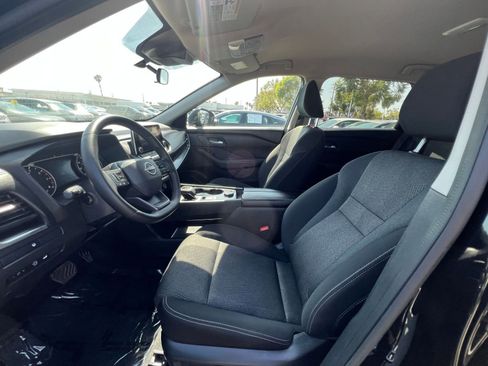Used 2025 Nissan Rogue SV AWD/4WD image 41