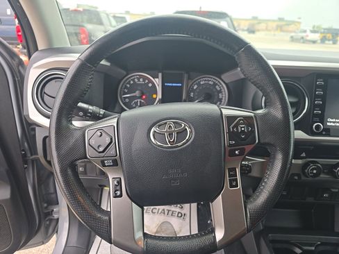 Used 2020 Toyota Tacoma SR5 RWD image 15