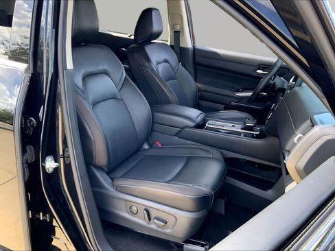 Used 2024 Nissan Pathfinder SL w/ SL Premium Package FWD image 9
