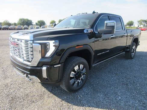 New 2026 GMC Sierra 2500 Denali w/ Denali Reserve Package image 11