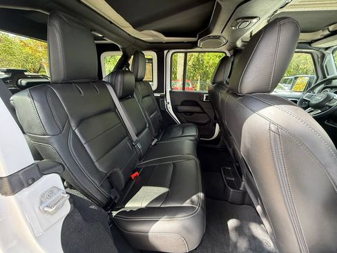 Used 2019 Jeep Wrangler Unlimited Sahara AWD/4WD image 41