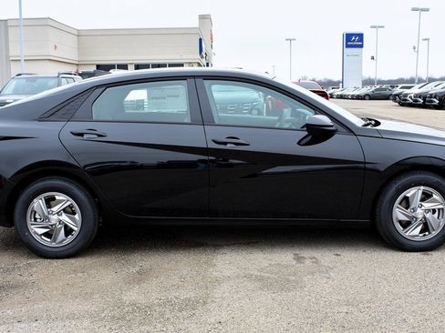 New 2026 Hyundai Elantra SE image 2