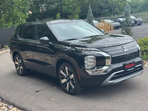 New 2025 Mitsubishi Outlander SE image 7