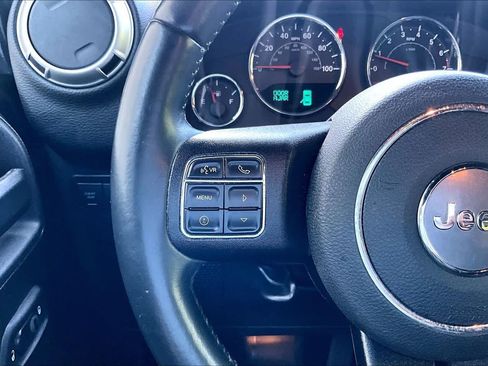 Used 2018 Jeep Wrangler Unlimited Rubicon w/ Connectivity Group AWD/4WD image 24