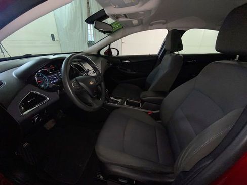 Used 2018 Chevrolet Cruze LT w/ Convenience Package image 24