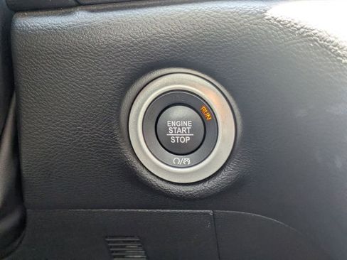 Used 2025 Chrysler Pacifica Select FWD image 24