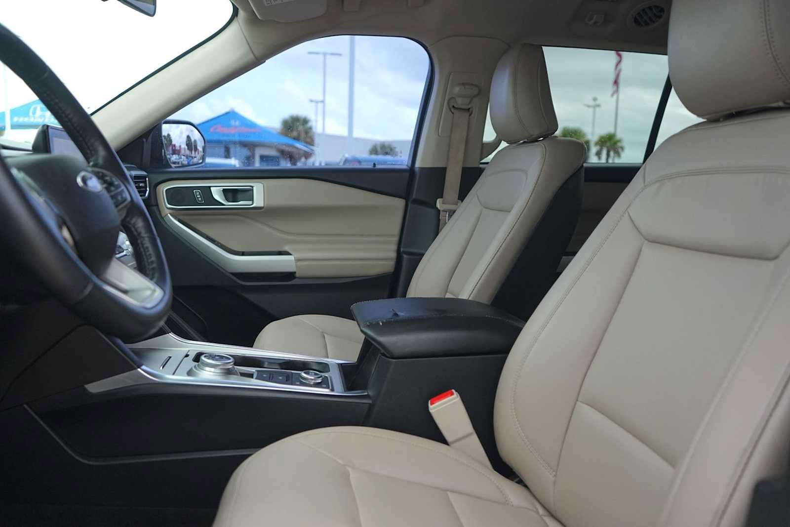 Used 2020 Ford Explorer XLT w/ Equipment Group 202A AWD/4WD image 11