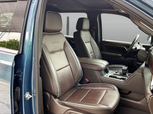 Used 2024 GMC Sierra 1500 Denali w/ Technology Package AWD/4WD image 9