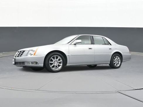 Used 2010 Cadillac DTS Luxury image 53