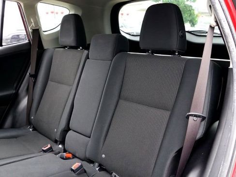 Used 2018 Toyota RAV4 LE FWD image 26