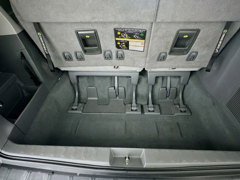 Used 2020 Toyota Sienna LE w/ LE Preferred Package FWD image 31