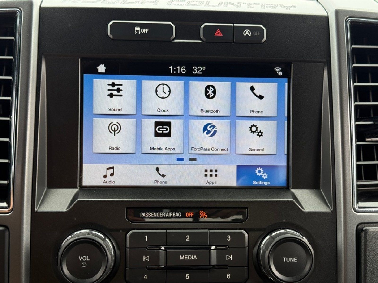 Used 2019 Ford F150 XLT w/ Equipment Group 302A Luxury AWD/4WD image 14