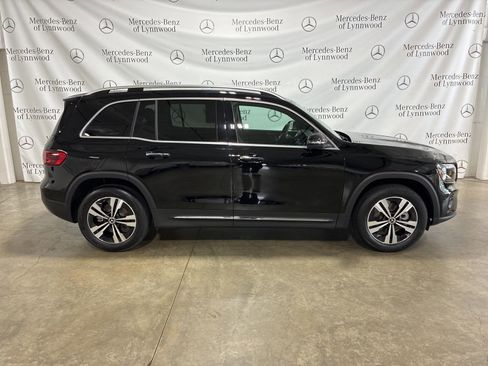 Used 2025 Mercedes-Benz GLB 250 4MATIC image 3