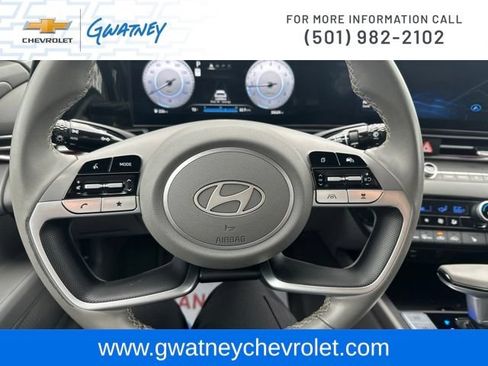 Used 2025 Hyundai Elantra SEL FWD image 16