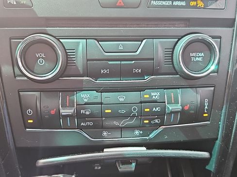 Used 2016 Ford Explorer XLT w/ Equipment Group 202A AWD/4WD image 22