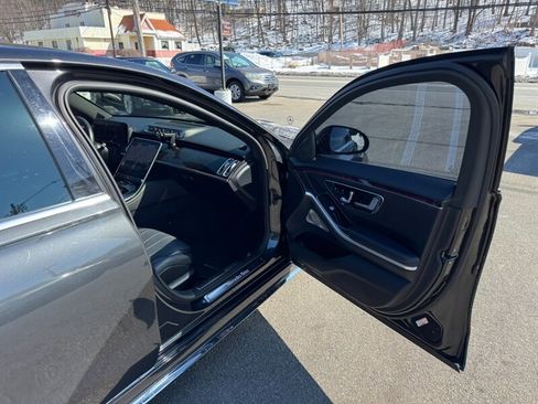 Used 2022 Mercedes-Benz S 580 4MATIC Sedan w/ AMG Line Package image 44