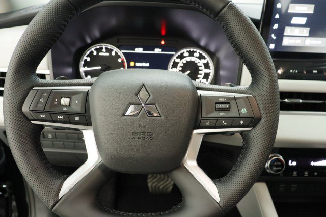 New 2026 Mitsubishi Outlander SE FWD image 8