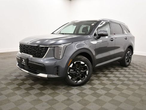 Certified 2024 Kia Sorento S AWD/4WD image 2