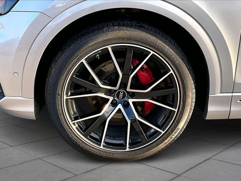 Used 2022 Audi Q8 Prestige image 10