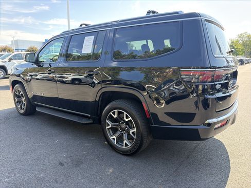 Used 2023 Jeep Wagoneer Series III w/ Preferred Equipment Group RWD image 8