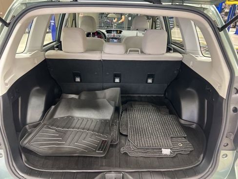 Used 2017 Subaru Forester 2.5i w/ Alloy Wheel Package image 12