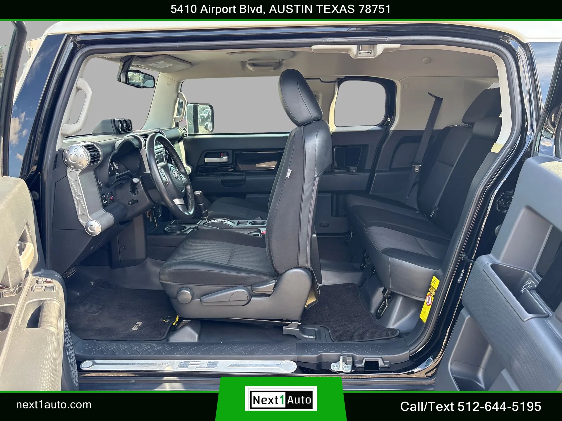 Used 2011 Toyota FJ Cruiser 2WD w/ Upgrade Pkg image 26