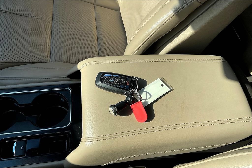 Used 2019 Mercedes-Benz GLC 300 w/ Premium Package image 34