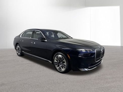 Used 2023 BMW i7 xDrive60 AWD/4WD image 2