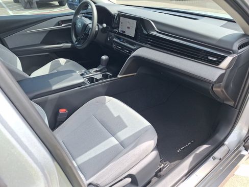 Used 2025 Toyota Camry LE image 32