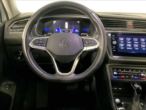 Used 2024 Volkswagen Tiguan SE FWD image 5
