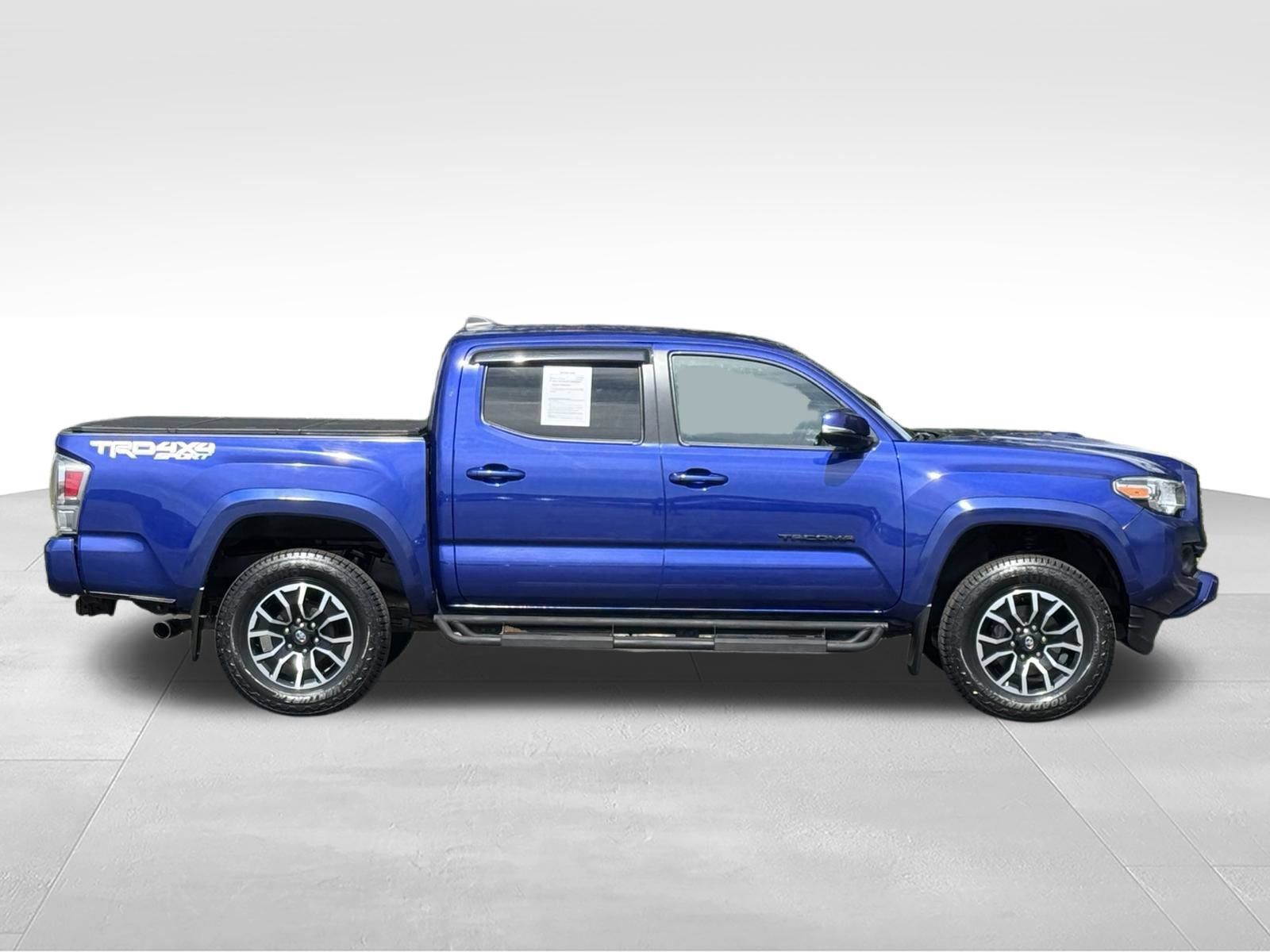 Used 2022 Toyota Tacoma TRD Sport AWD/4WD image 3