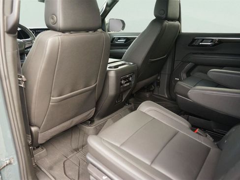 Used 2025 Chevrolet Tahoe Z71 w/ Comfort Package AWD/4WD image 12