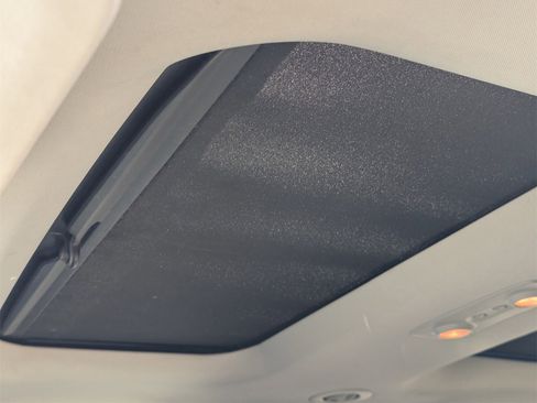 Used 2010 Chevrolet Traverse LTZ image 7