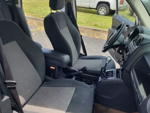 Used 2014 Jeep Patriot Sport image 15