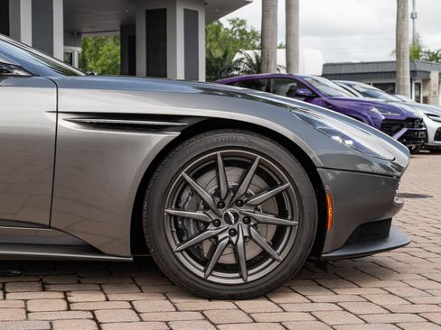Used 2020 Aston Martin DB11 Volante RWD image 24