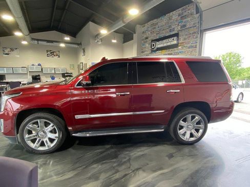 Used 2019 Cadillac Escalade Premium Luxury AWD/4WD image 4