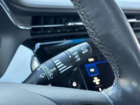 Used 2023 Chevrolet Bolt EUV Premier image 37