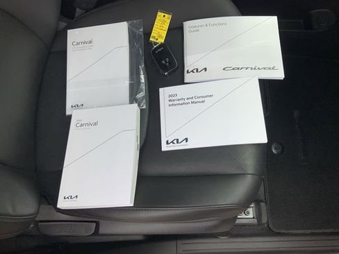 Used 2023 Kia Carnival LX image 17