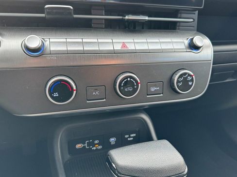 Certified 2025 Hyundai Kona SE image 18