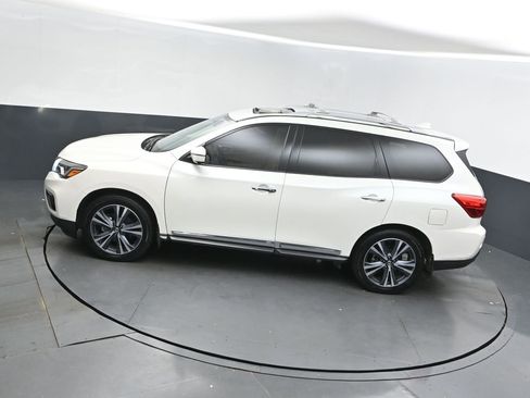 Used 2019 Nissan Pathfinder Platinum image 32