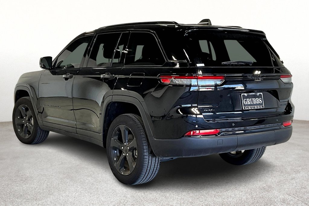 New 2024 Jeep Grand Cherokee Limited w/ Black Appearance Package AWD/4WD image 4