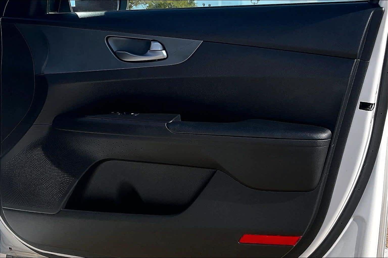 Used 2021 Kia Forte LXS FWD image 26