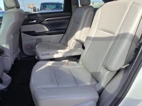 Used 2014 Toyota Highlander Limited image 17