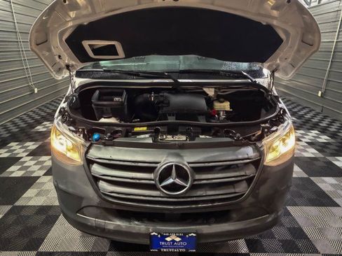 Used 2021 Mercedes-Benz Sprinter 2500 image 32
