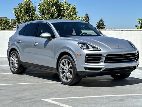 Certified 2023 Porsche Cayenne AWD/4WD image 10